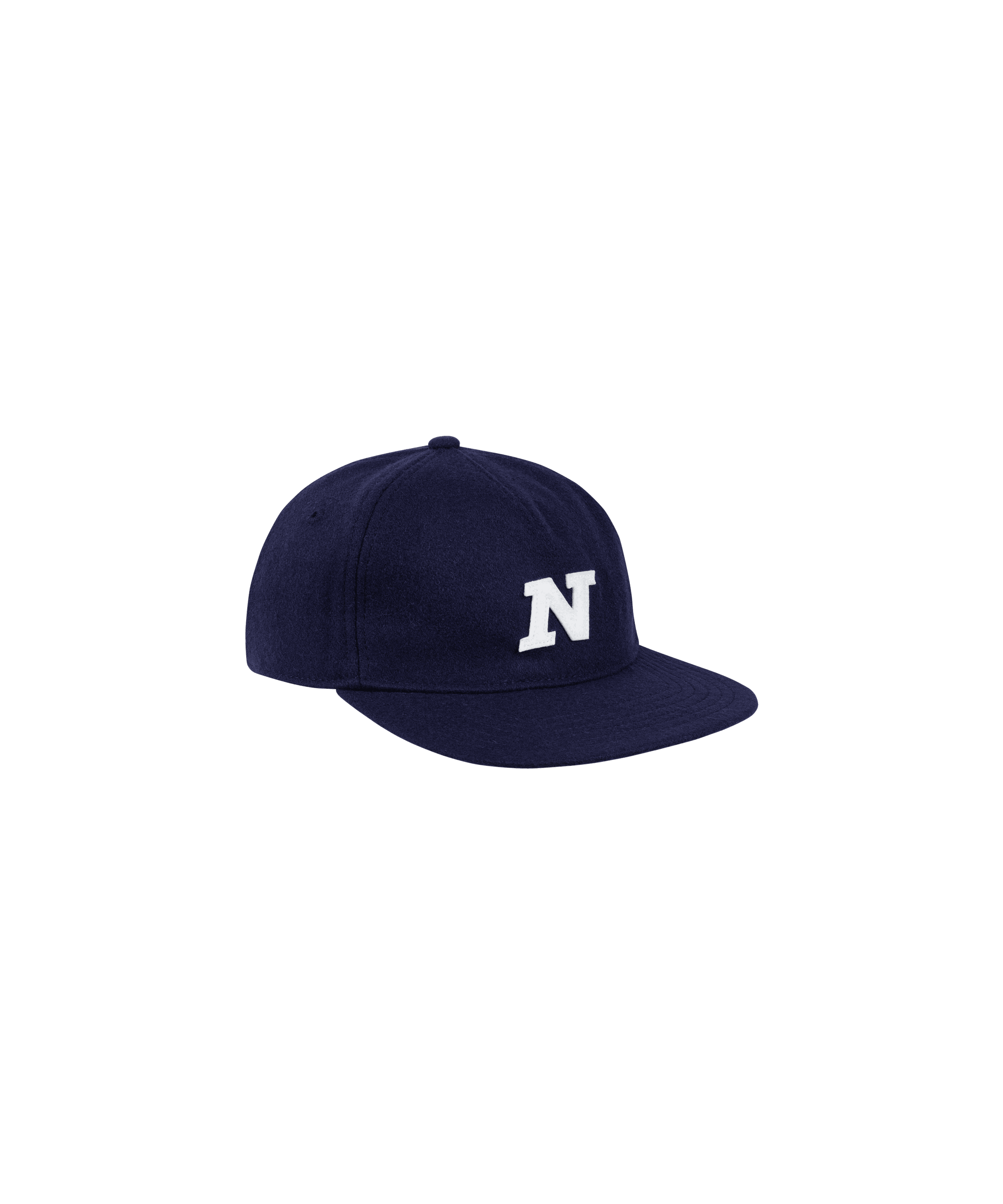 Nays Felt Cap aus blauem Filz mit weißem N, kombiniert zeitloses Design und Komfort, ideal für kühle Tage oder als stilvolles Accessoire.