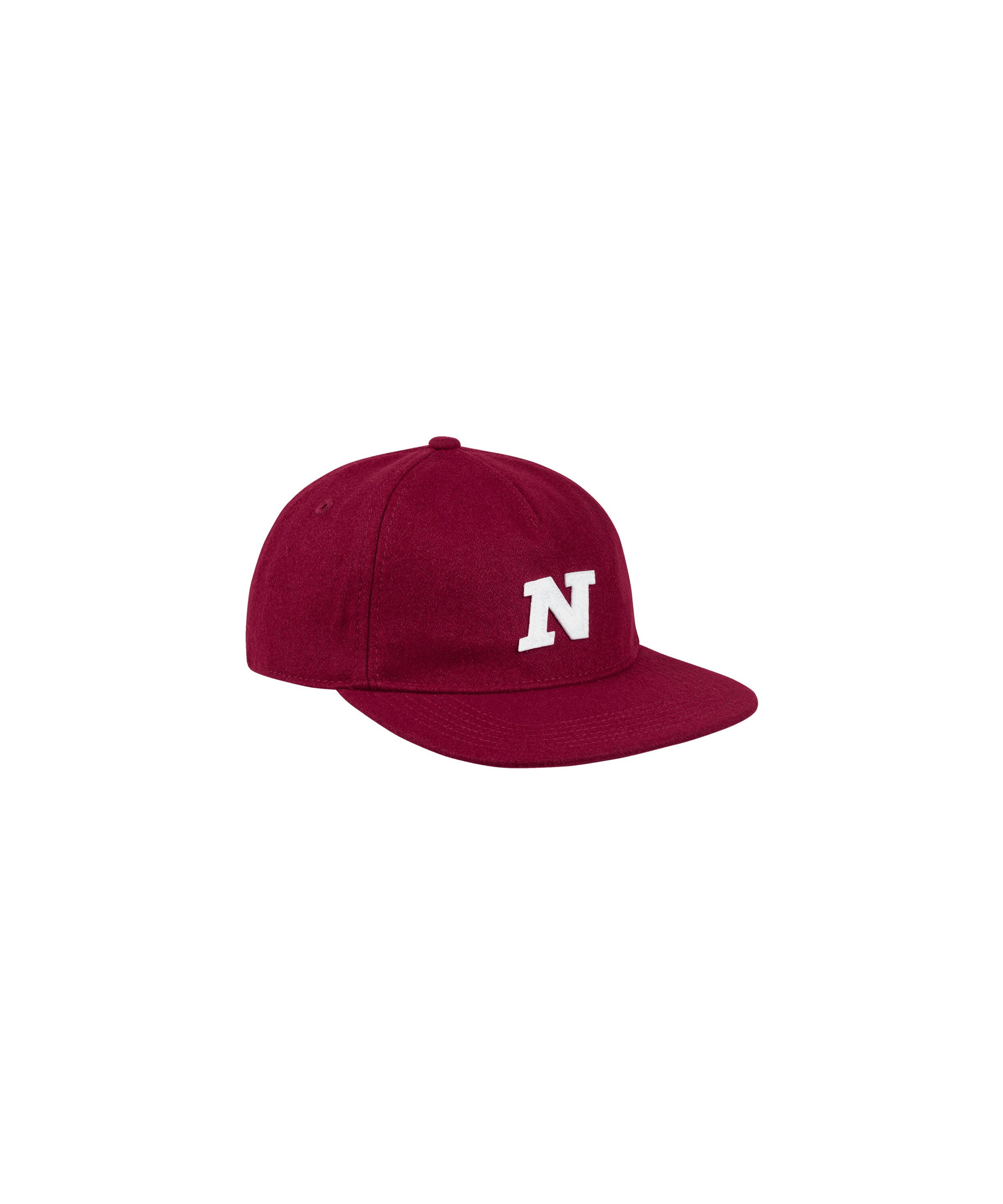 Nays Felt Cap: Klassisch-moderne, rote Filzkappe mit stilvollem „N“-Design, bietet eleganten Look und Tragekomfort, ideal als modisches Accessoire für kühle Tage.