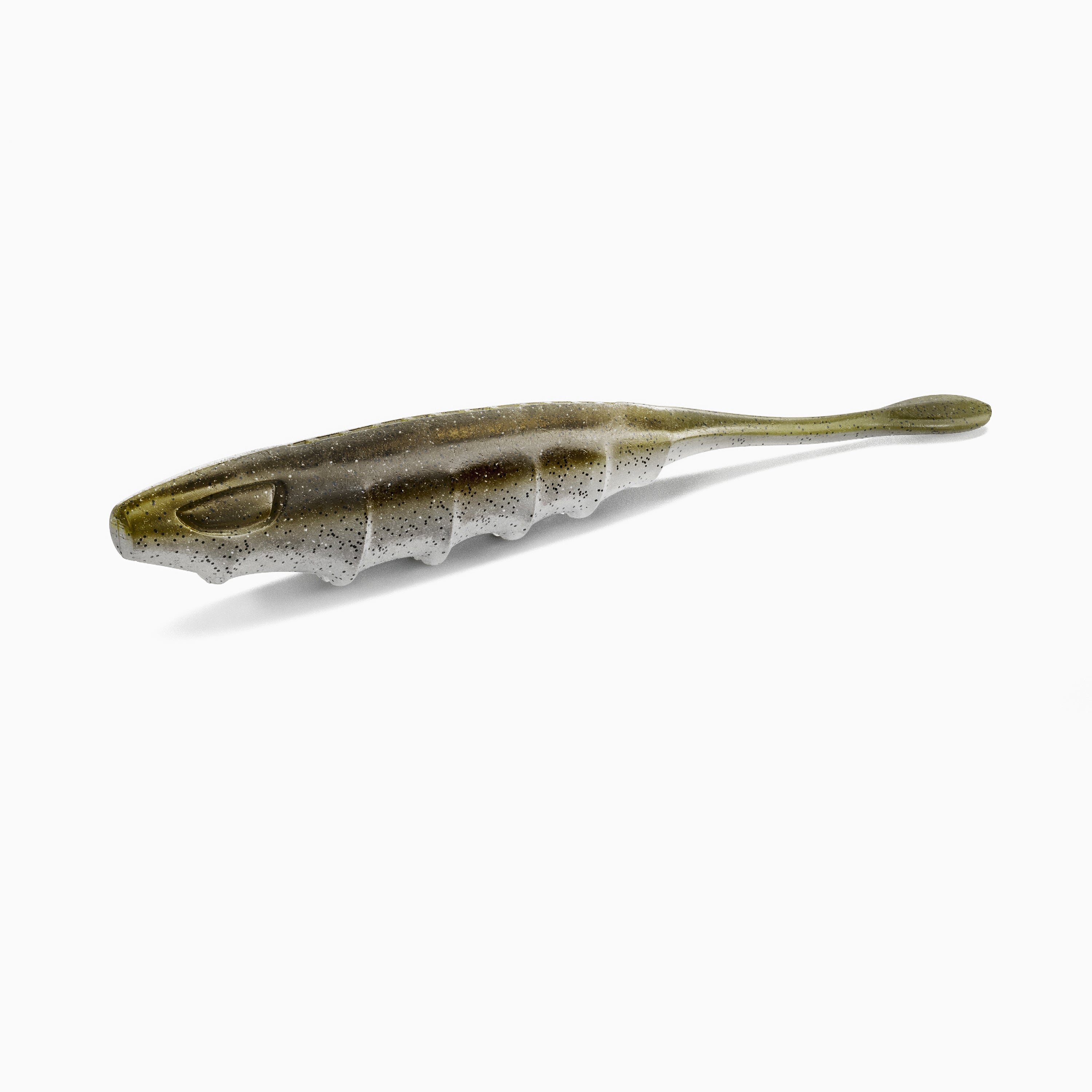 Das Bild zeigt unseren Pin-Tail-Gummiköder mit realistischem Augen-Design und typischer Rippenstruktur. Der Körper ist in gedecktem Oliv gehalten, während der Bauch einen hellgrauen Kontrast mit schwarzen Partikeln bildet.