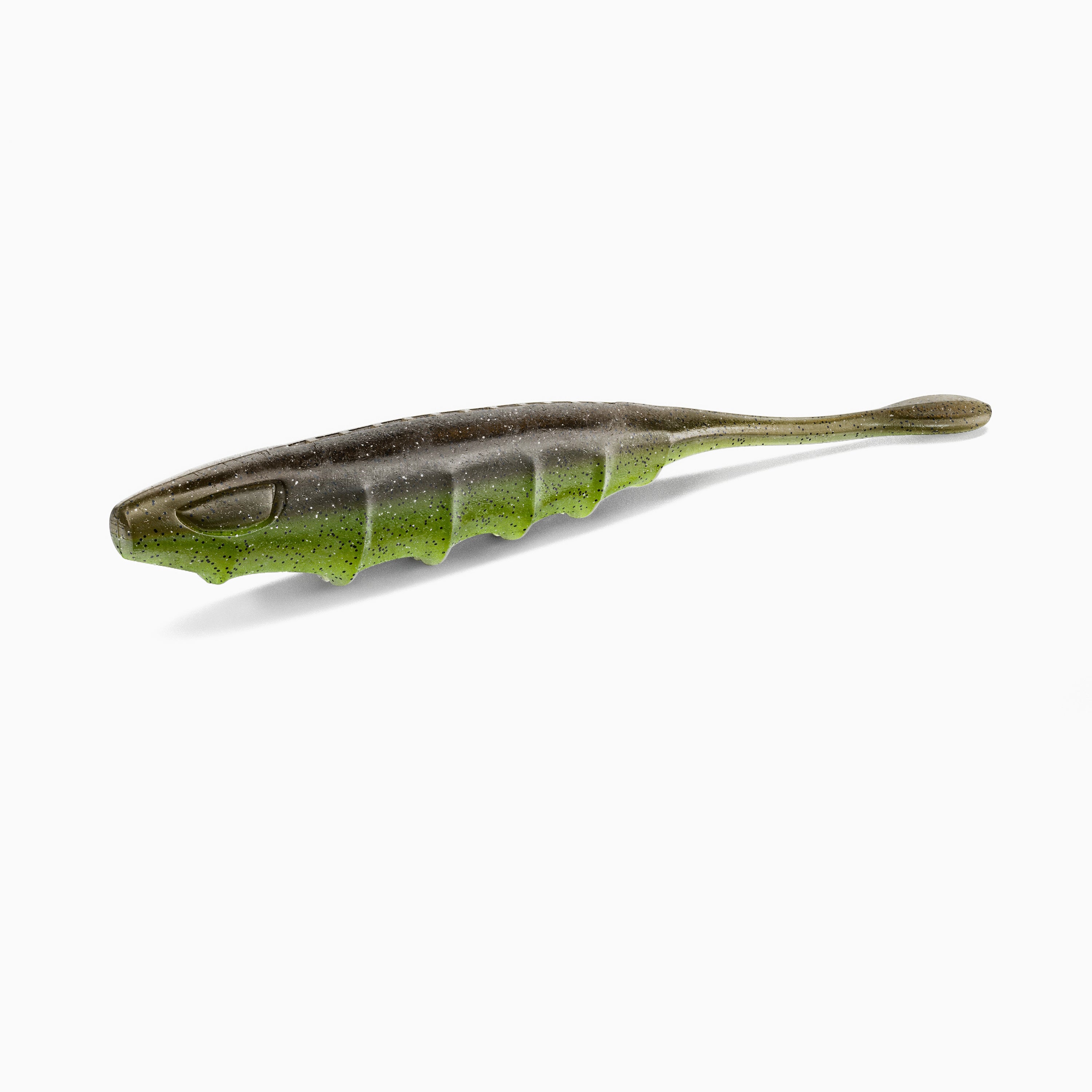 Das Bild zeigt unseren Pin-Tail-Gummiköder mit realistischem Augen-Design und typischer Rippenstruktur. Der Körper ist in dunkel-grün gehalten, während der Bauch einen hell-grünen Kontrast mit schwarzen Partikeln bildet.