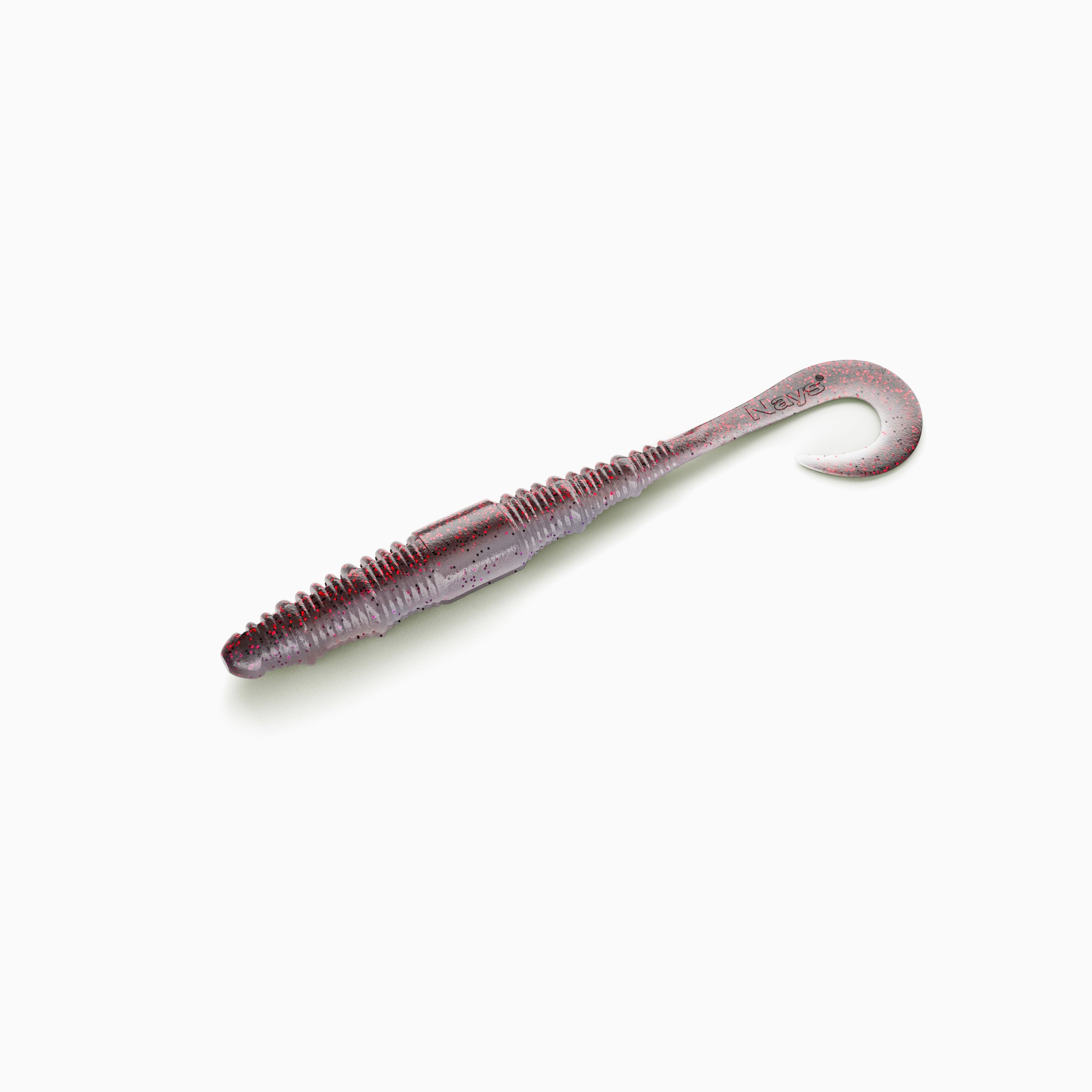 Das Bild zeigt einen Gummi Köder, der an einen Wurm mit kleinem Twister-Schwanz erinnert. Der Körper ist in Rot-Braun gehalten, während der Bauch einen hell-braunen Kontrast mit roten Partikeln bildet.