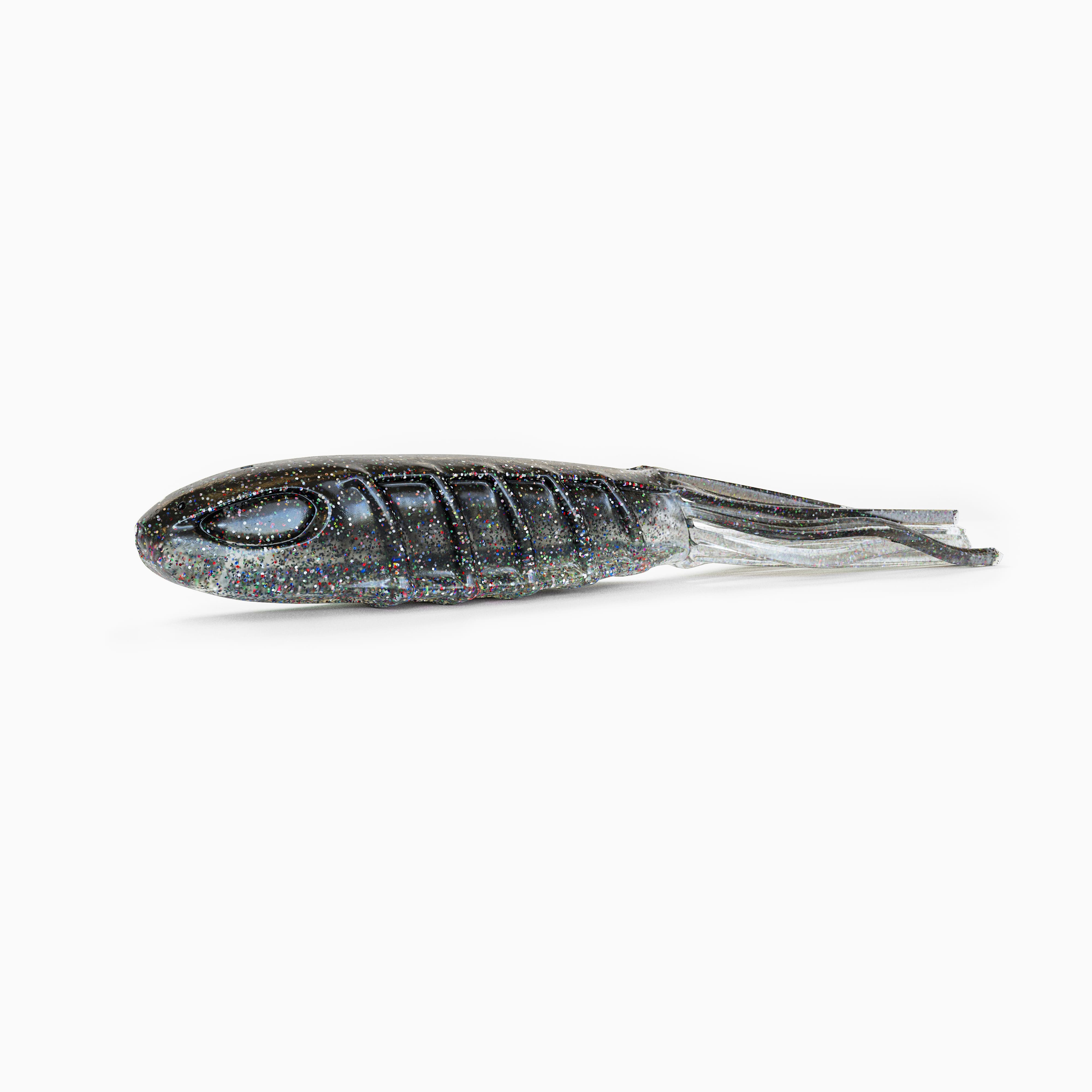 Das Bild zeigt einen tuben-artigen Köder mit realistischem Augen-Design, typischer Rippenstruktur und kleinen Tentakeln. Der Körper ist in gedecktem Schwarz-Grau gehalten, während der Bauch einen hell-grauen, durchsichtigen Kontrast mit bunten Glitzer Partikeln bildet.