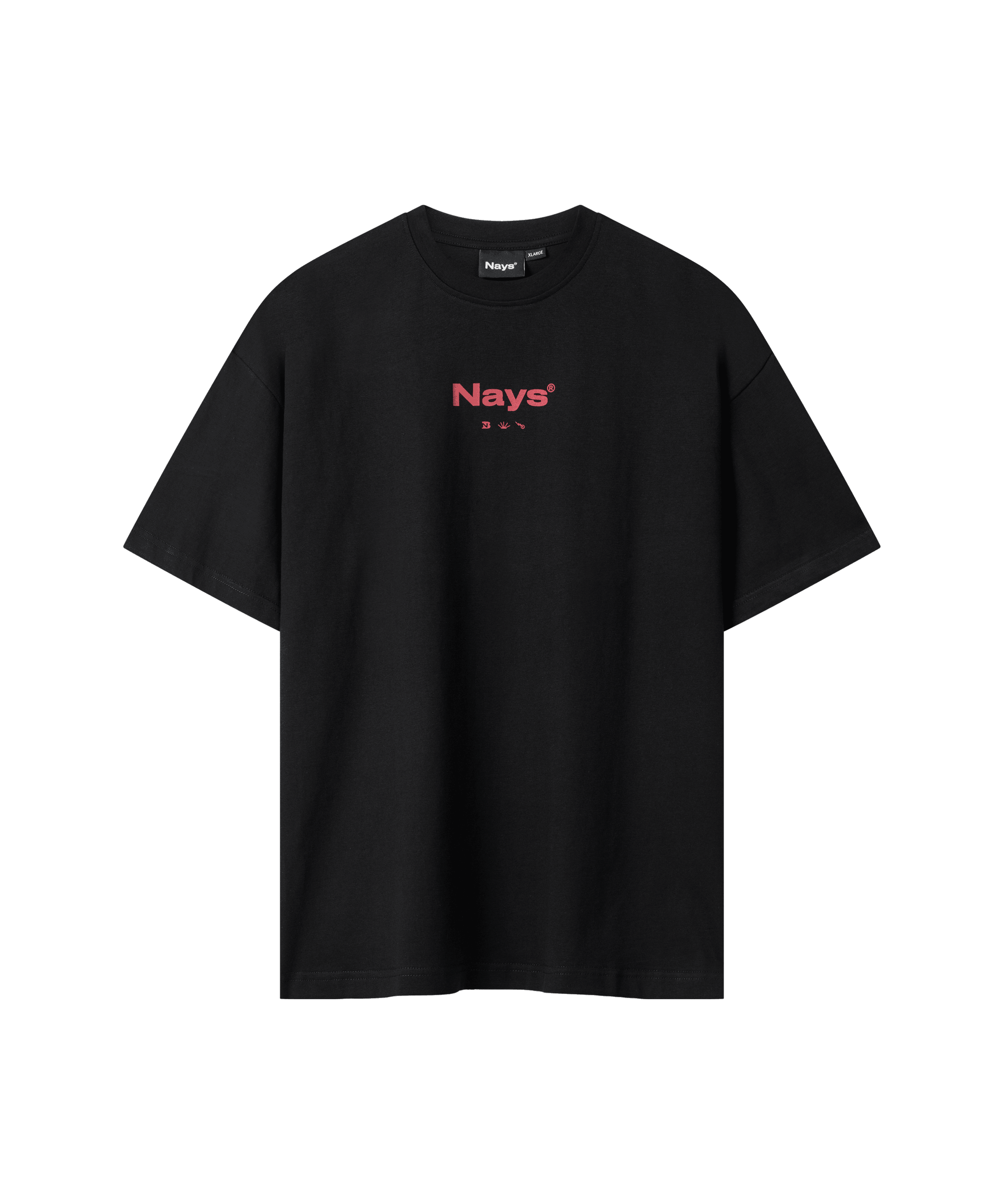 Schwarzes T-Shirt mit rotem Nays-Logo-Schriftzug mittig auf der Brust; darunter drei weitere, kleine Symbole in einer Reihe.