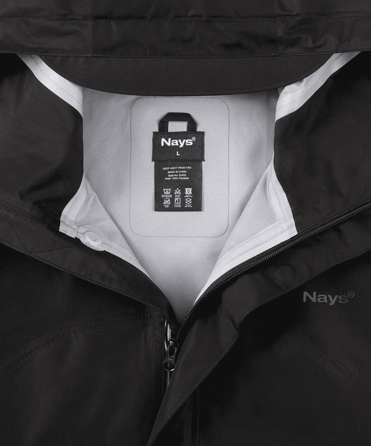 Nays 3L Multifunctional Rain Jacket mit Etikett, sichtbar sind YKK AquaGuard® Reißverschlüsse und verstellbare Kapuze, ideal für Outdoor-Aktivitäten.