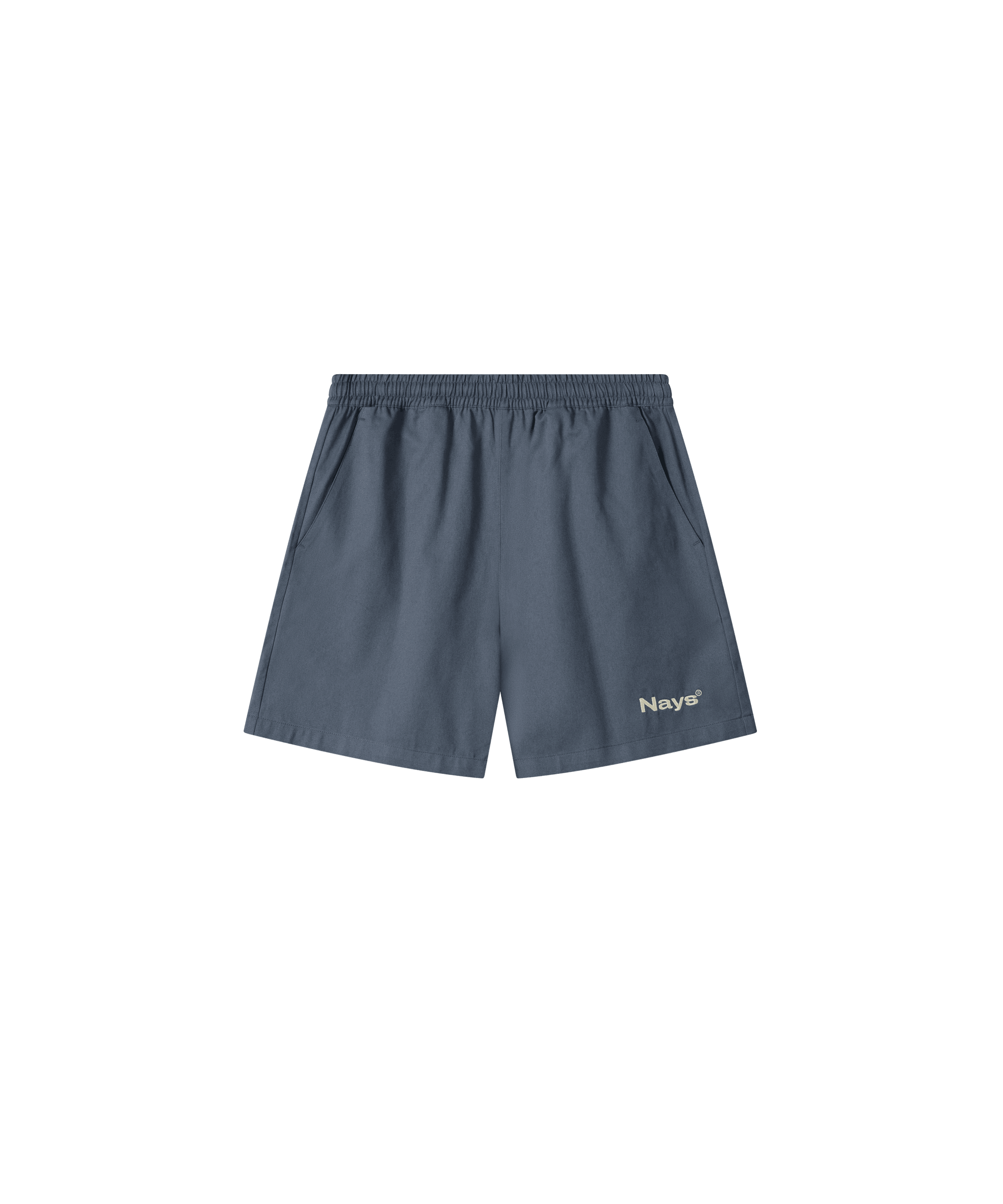 Blaugraue kurze Hose mit Seitentaschen und einem gestickten, weißen Nays Schriftzug Logo auf dem linken Bein.