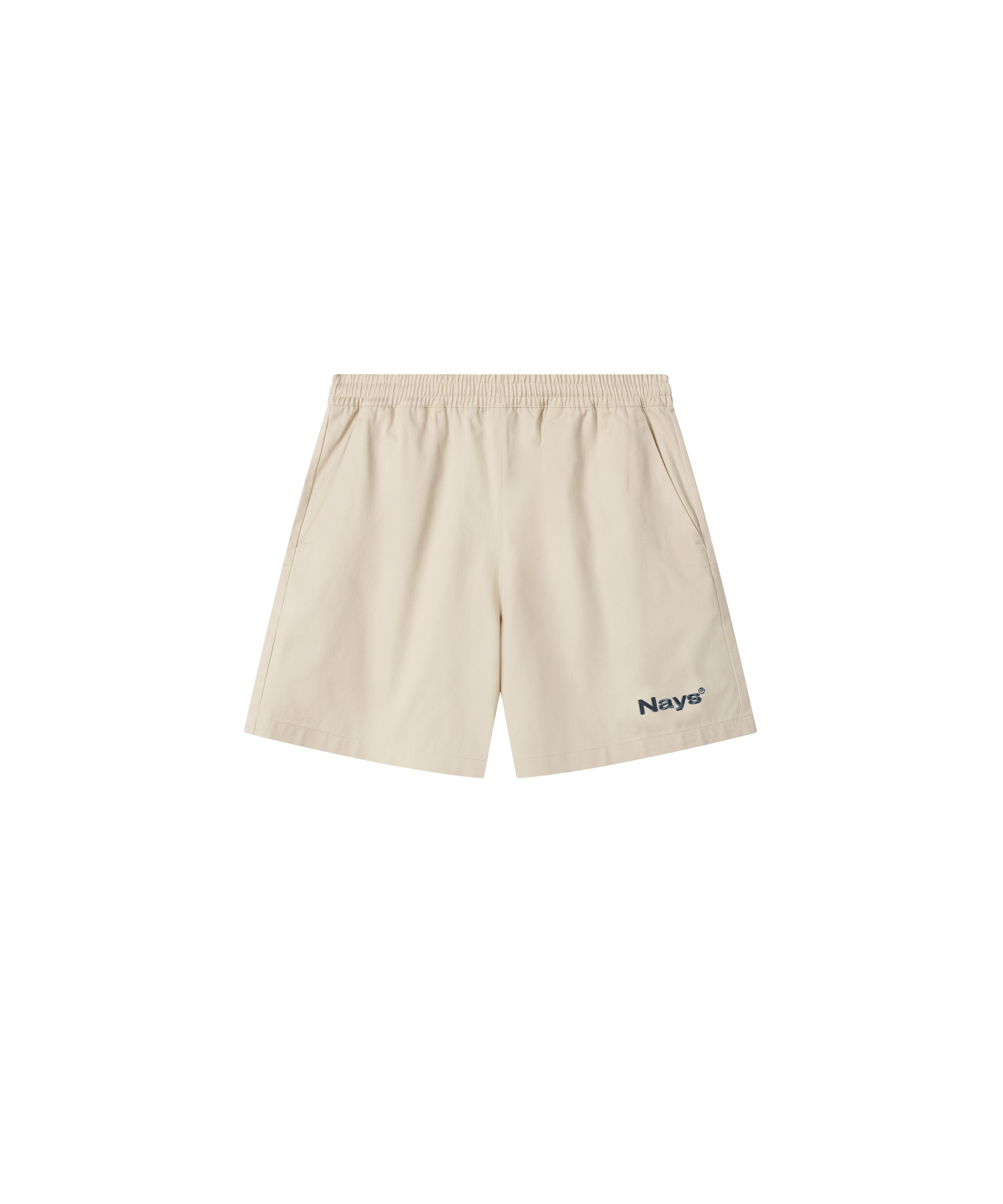 Produktbild einer beige farbigen kurzen Hose. Man erkennt zwei Seitentaschen und ein dezentes, gesticktes Nays Logo auf dem linken Bein.