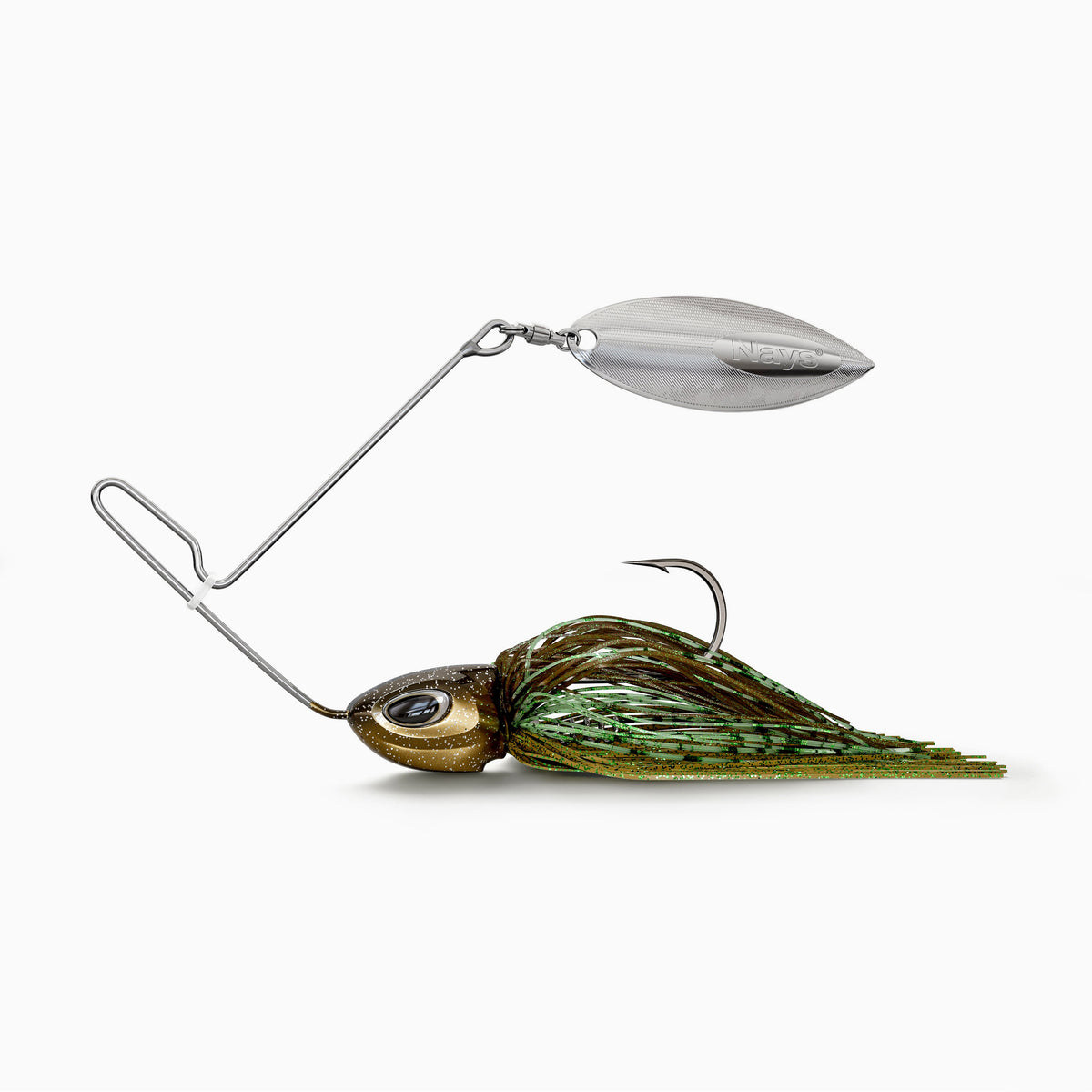 Nays MZRNNR Angelköder mit silbernem Willow-Blade, gold-braunem Kopf mit hellen Sprenkeln, BKK Einzel Haken, einer Köder-Spirale zur Befestigung von Trailern und einem Fransen-Kleid in verschiedenen Braun- und Grüntönen mit goldenen Akzenten. Ein vibrations-starker Spinner-Bait-Köder, ideal für Barsch, Hecht und andere Raubfische.