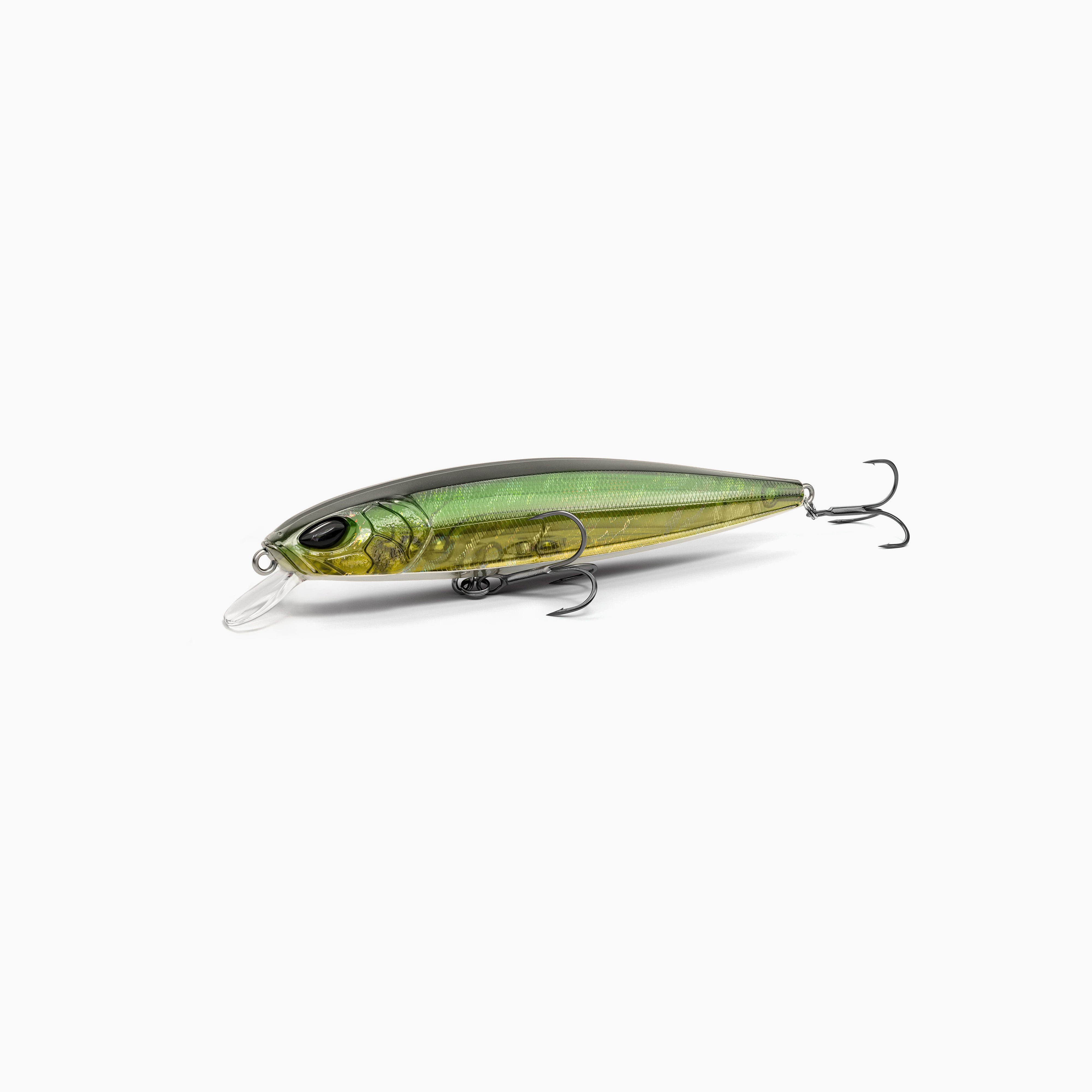 Hochwertiger Nays Wobbler Angelköder mit schlanker Fischform, realistischen 3D-Augen, semi-transparente Lackierung in natürlichen Grün und grün-gelb Tönen, Schuppen-Struktur, ausgestattet mit kurzer Tauchschaufel und zwei scharfen Drillingshaken, flach-laufend für Hecht, Zander und Barsch.