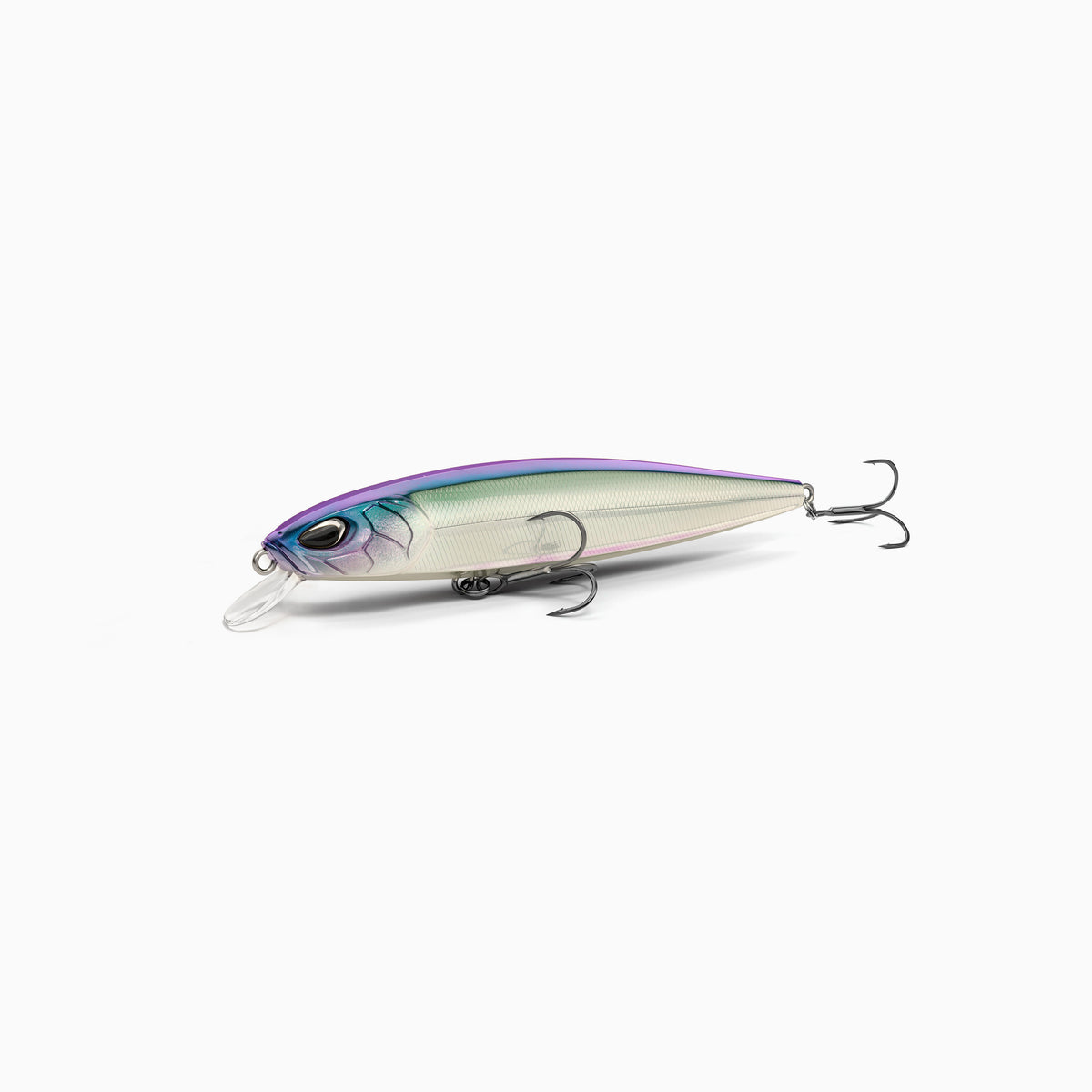 Hochwertiger Nays Wobbler Angelköder mit schlanker Fischform, realistischen 3D-Augen, Farbverlauf von Violett am Rücken über ein schimmerndes Blaugrün zu einem hellen Perlmutt an den Seiten und am Bauch, Schuppen-Struktur, ausgestattet mit kurzer Tauchschaufel und zwei scharfen Drillingshaken, flach-laufend für Hecht, Zander und Barsch.