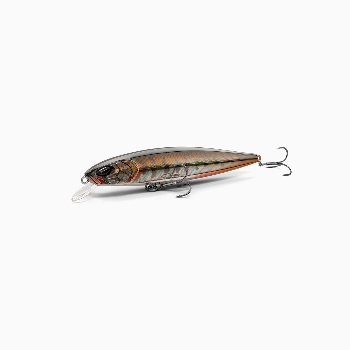 Hochwertiger Nays Wobbler Angelköder mit schlanker Fischform, realistischen 3D-Augen, Farbverlauf von schwarz am Rücken, zu einem schimmernden hell-braun mit dunkleren, Markierungen an den Seiten und einem helleren, leicht rötlichen braun am Bauch, Schuppen-Struktur, ausgestattet mit kurzer Tauchschaufel und zwei scharfen Drillingshaken, flach-laufend für Hecht, Zander und Barsch.