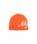 Orange-farbige Strickmütze mit weißem Nays-Logo auf freigestelltem Hintergrund.